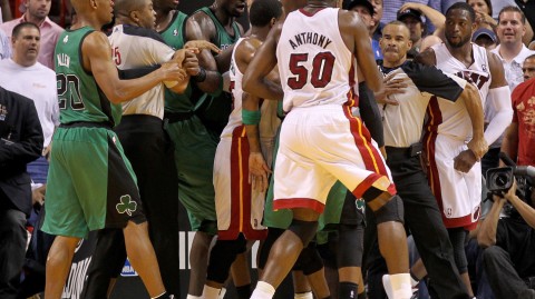 回溯二〇一一年经典对决：热火绿军铁血肉搏，詹姆斯含泪复仇跨越宿敌